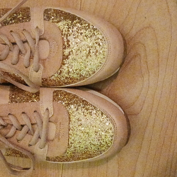 Dusty Rose, Gild Shimmering at toe, matte gold at laces, size 9, - Picture 6 of 10